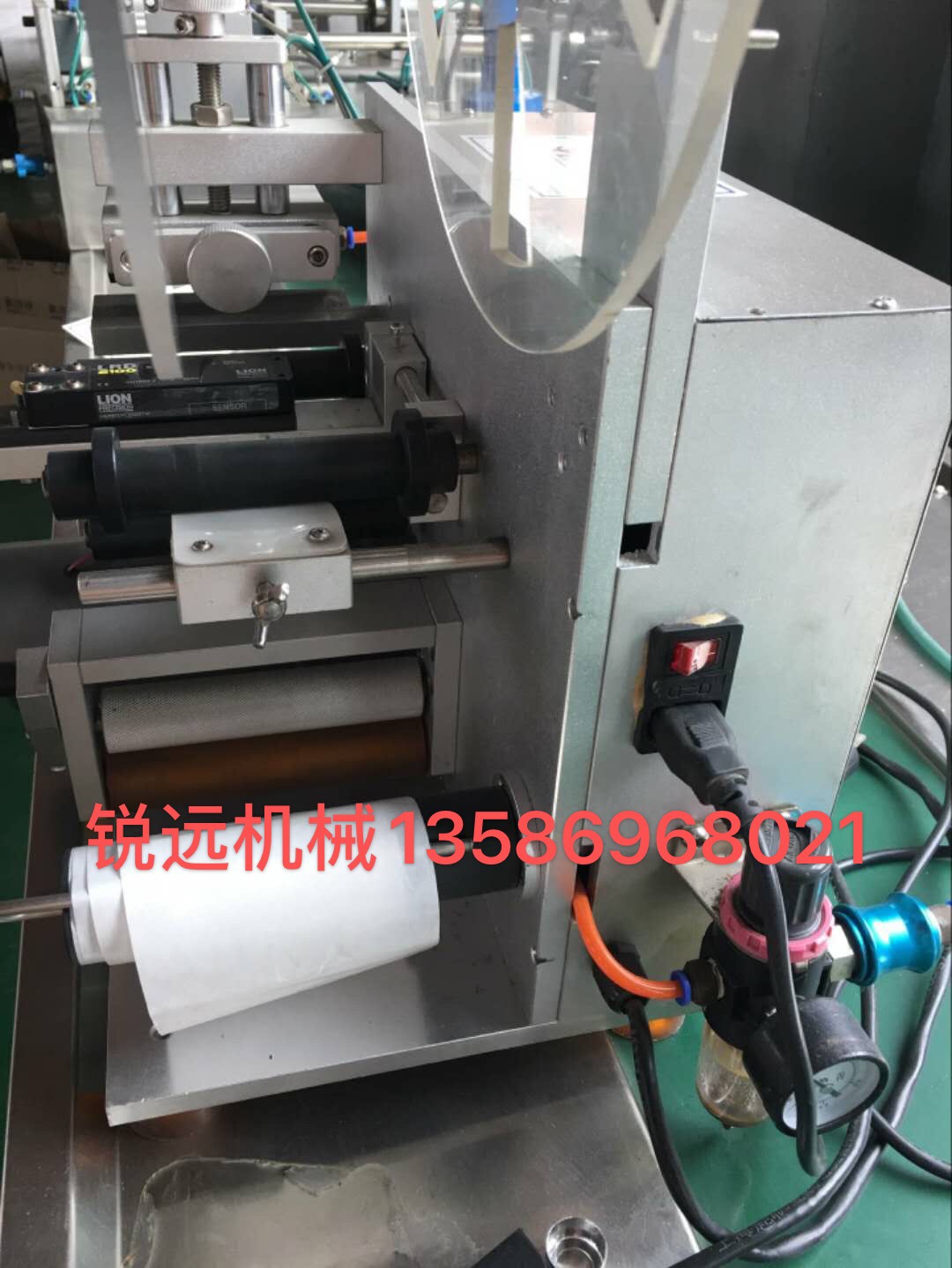 半自动平面贴标机锐远机械厂家直销诚信经营详情4