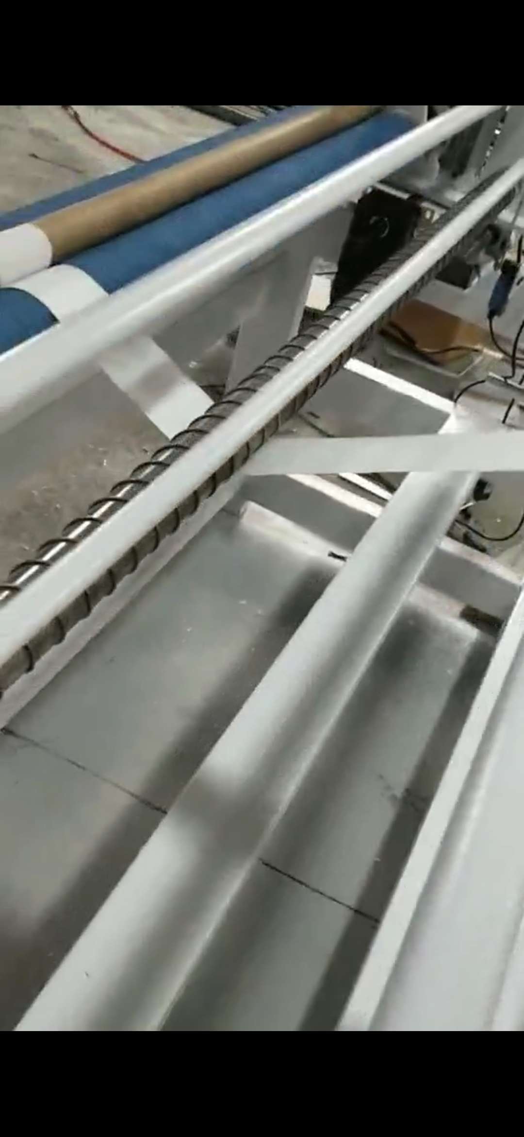 砂纸复绒不干胶复合机详情2