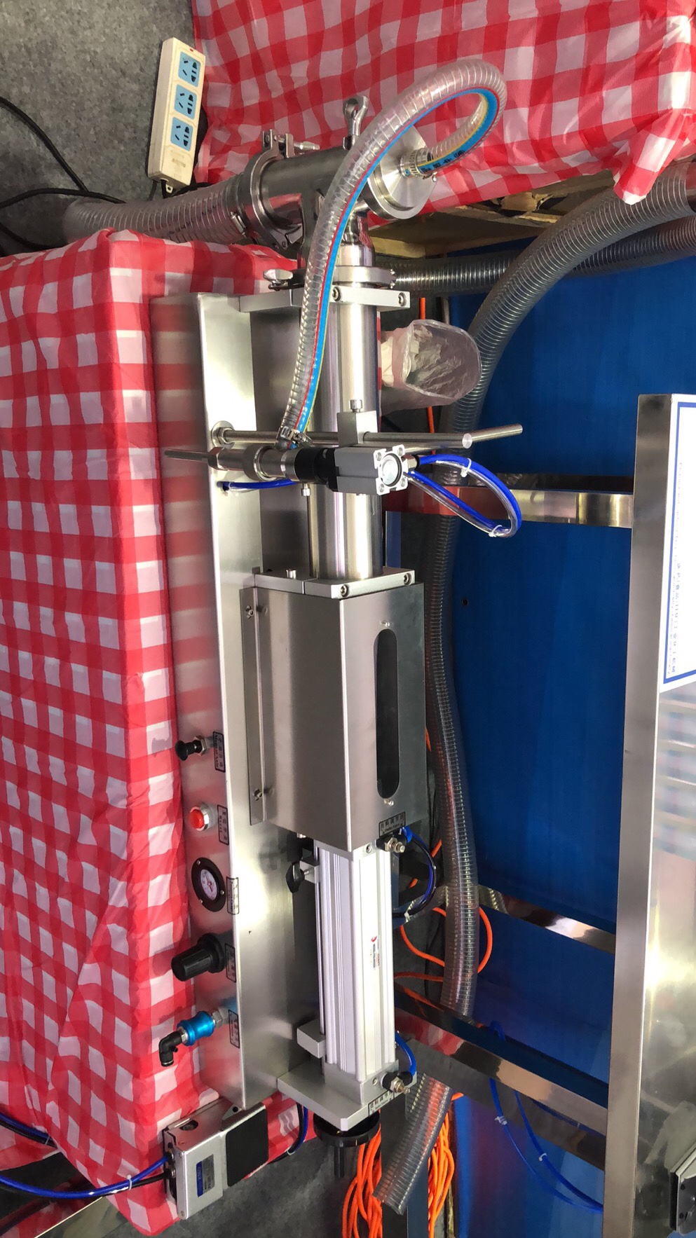 转阀两用灌装机锐远机械厂家直销诚信经营详情4