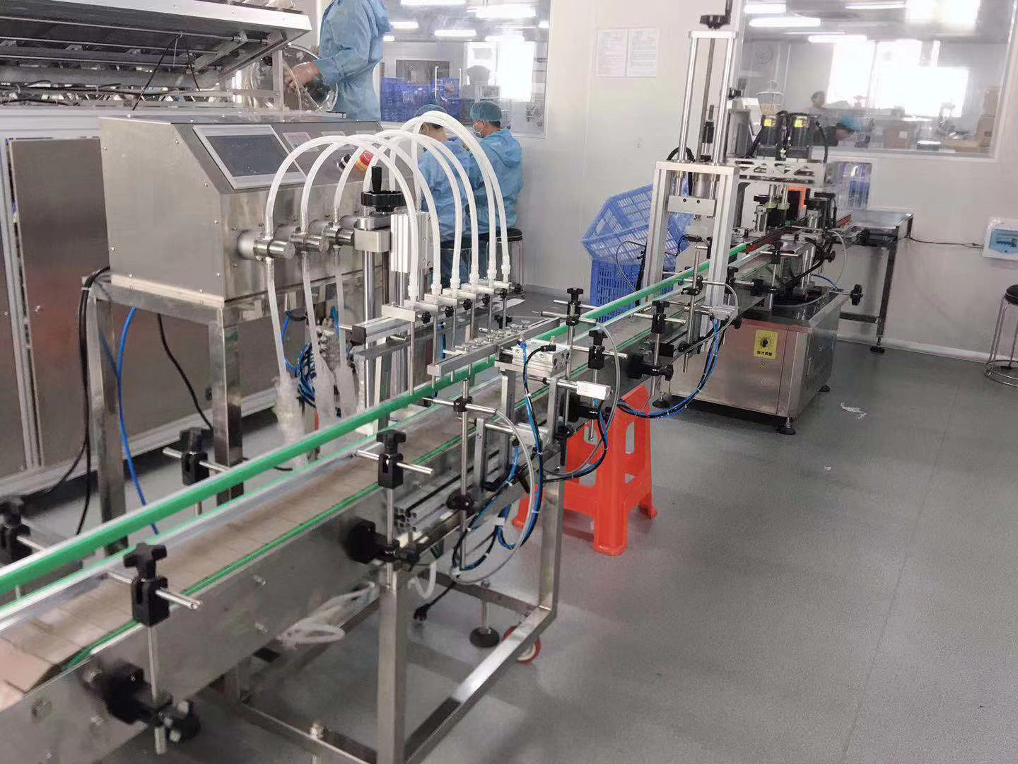 全自动水剂精油液体洗护产品灌装机锐远机械厂家直销诚信经营详情5