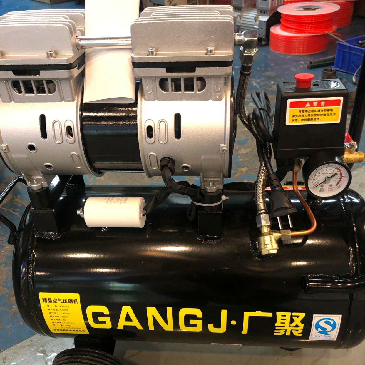 广聚静音无油空气压缩机1000W—30L详情1