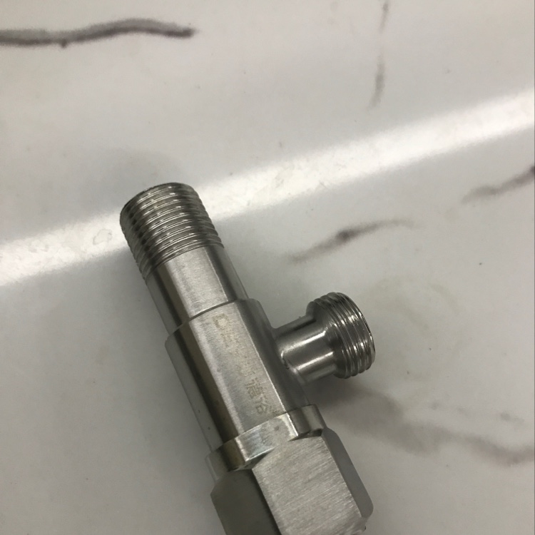 高端不锈钢三角阀详情3