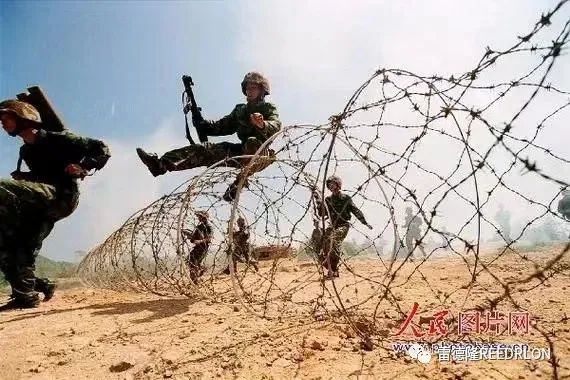 学校夏令营军训训练用无刀片螺旋交叉刺绳详情5