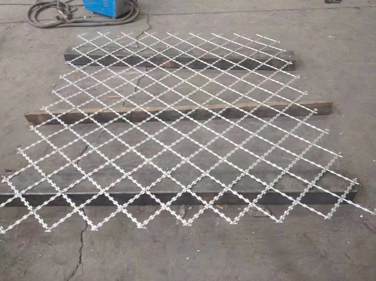 金属刀片刺绳护栏，出口非洲，东南亚详情3