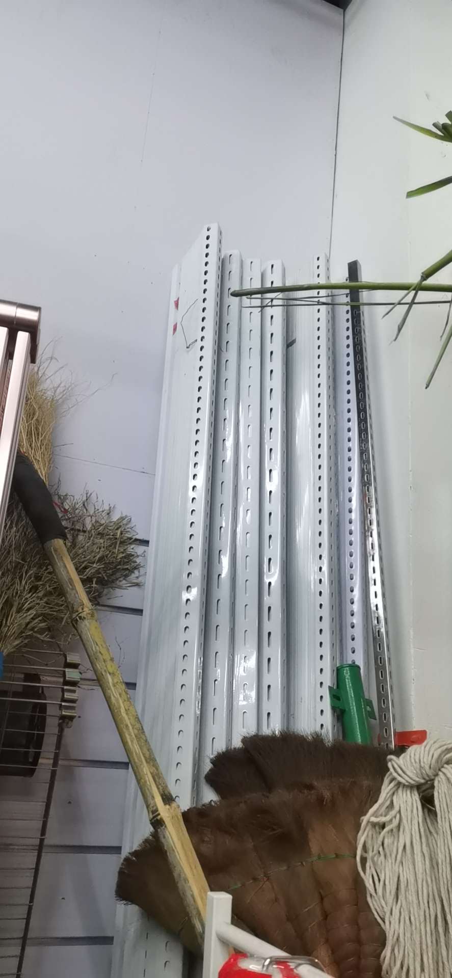 三角铁货架展示架白色角铁角钢详情5