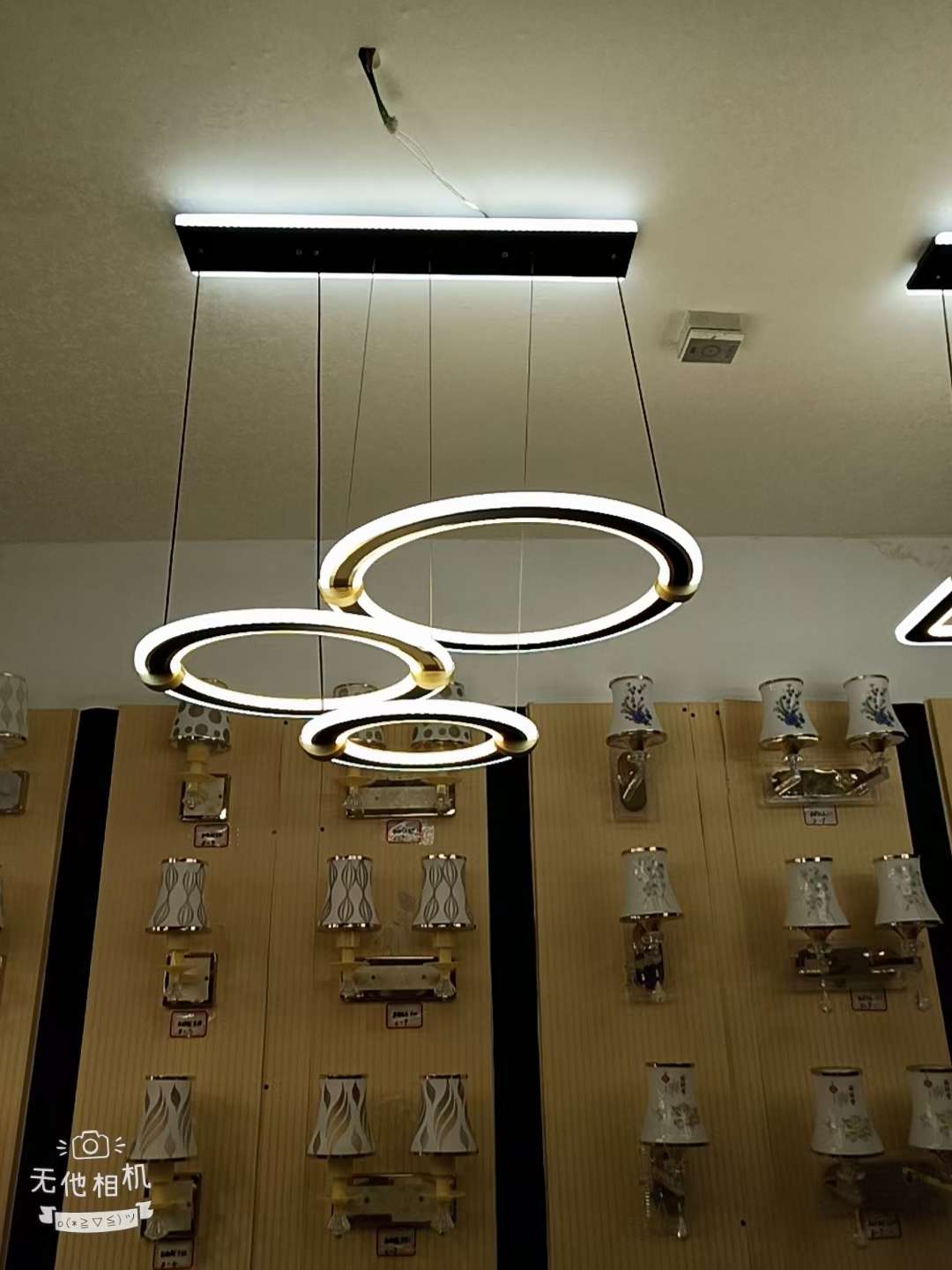 新源 品牌北欧现代简奢创意个性亚克力吊灯餐厅吧台专用土工垫及垫块 6673详情5