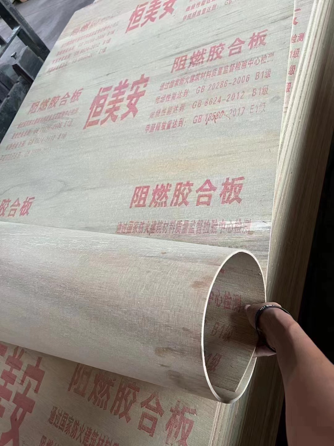 桐木巴果木弯曲板异形造型多层板折板弯板胶合板弧形圆形装饰板详情10