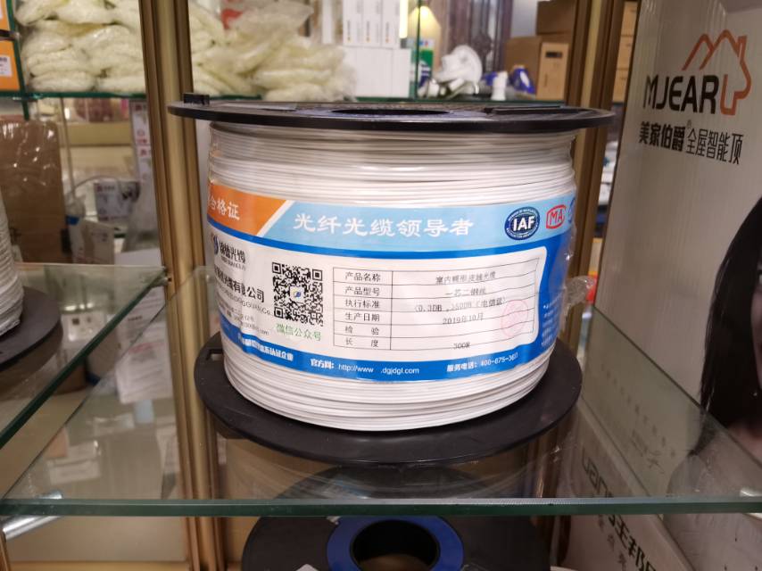 室内蝶形皮线光缆一芯二钢丝详情1