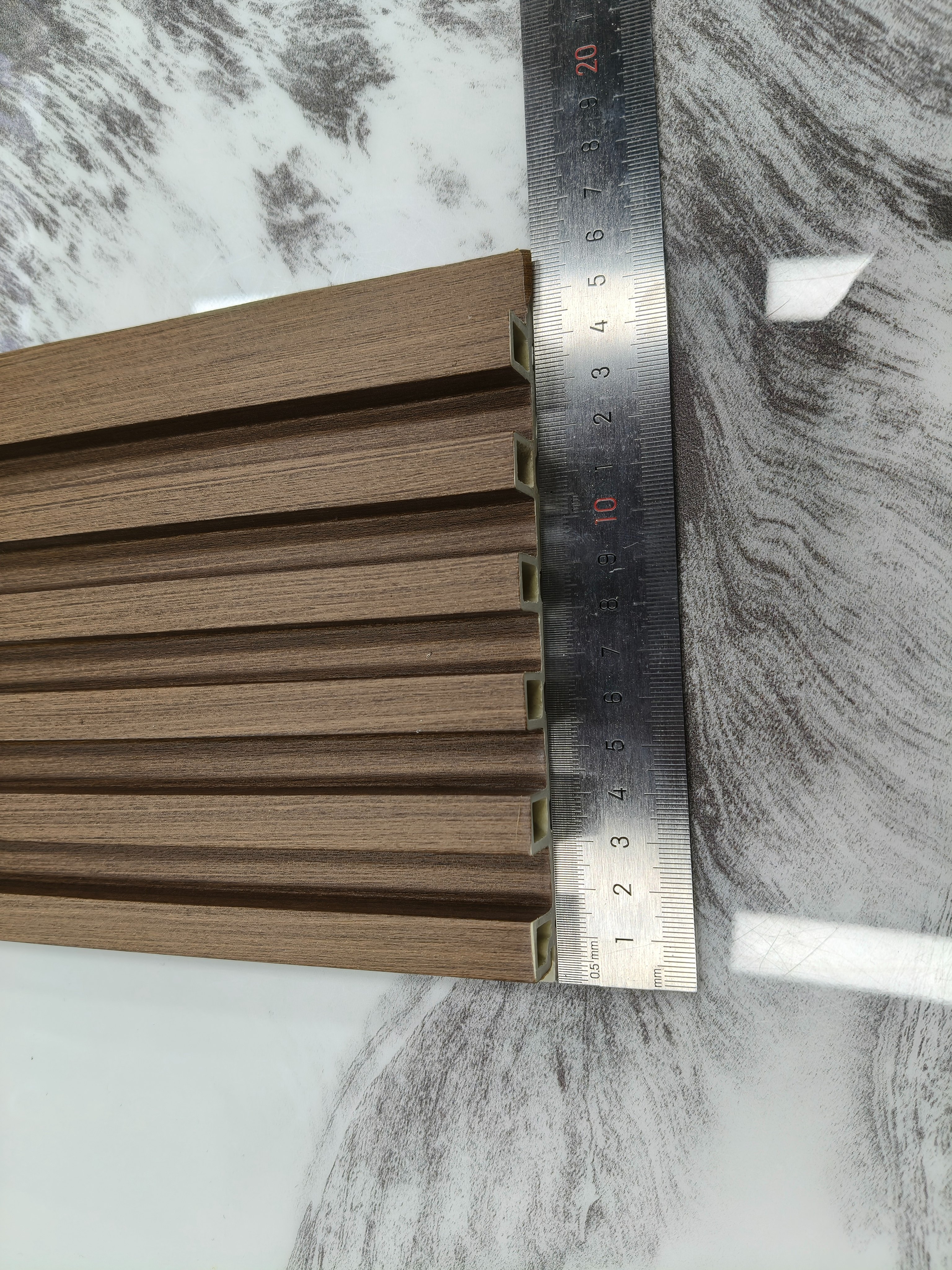 绿生新材料 PVC格栅板LSAC-GSB   150*16  六轨格栅 长度可定制 电视 沙发背景墙家居必备详情4