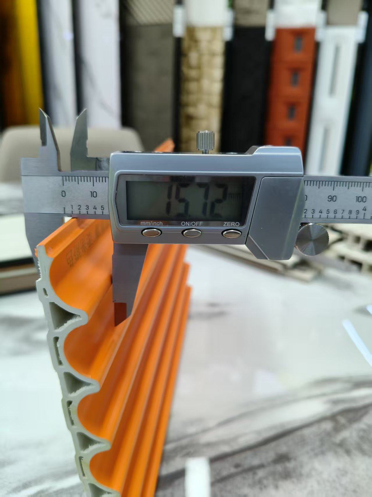 绿生新材料 PVC格栅板  LSDE-GSBG 159*15  长度可定制  轻奢风 电视背景墙 沙发背景墙家居必备 详情5