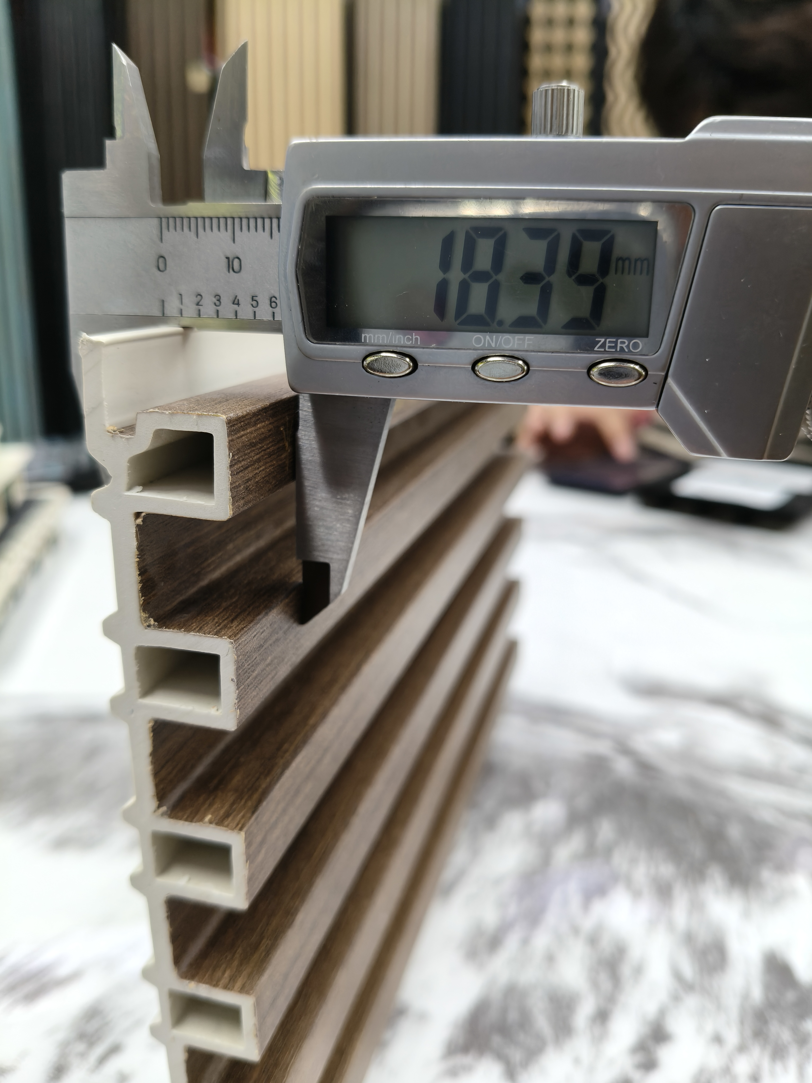 绿生新材料 PVC格栅板LSDE-GSBB-R01P099 173*18 六轨格栅长度可定制 电视 沙发背景墙家居必备详情5