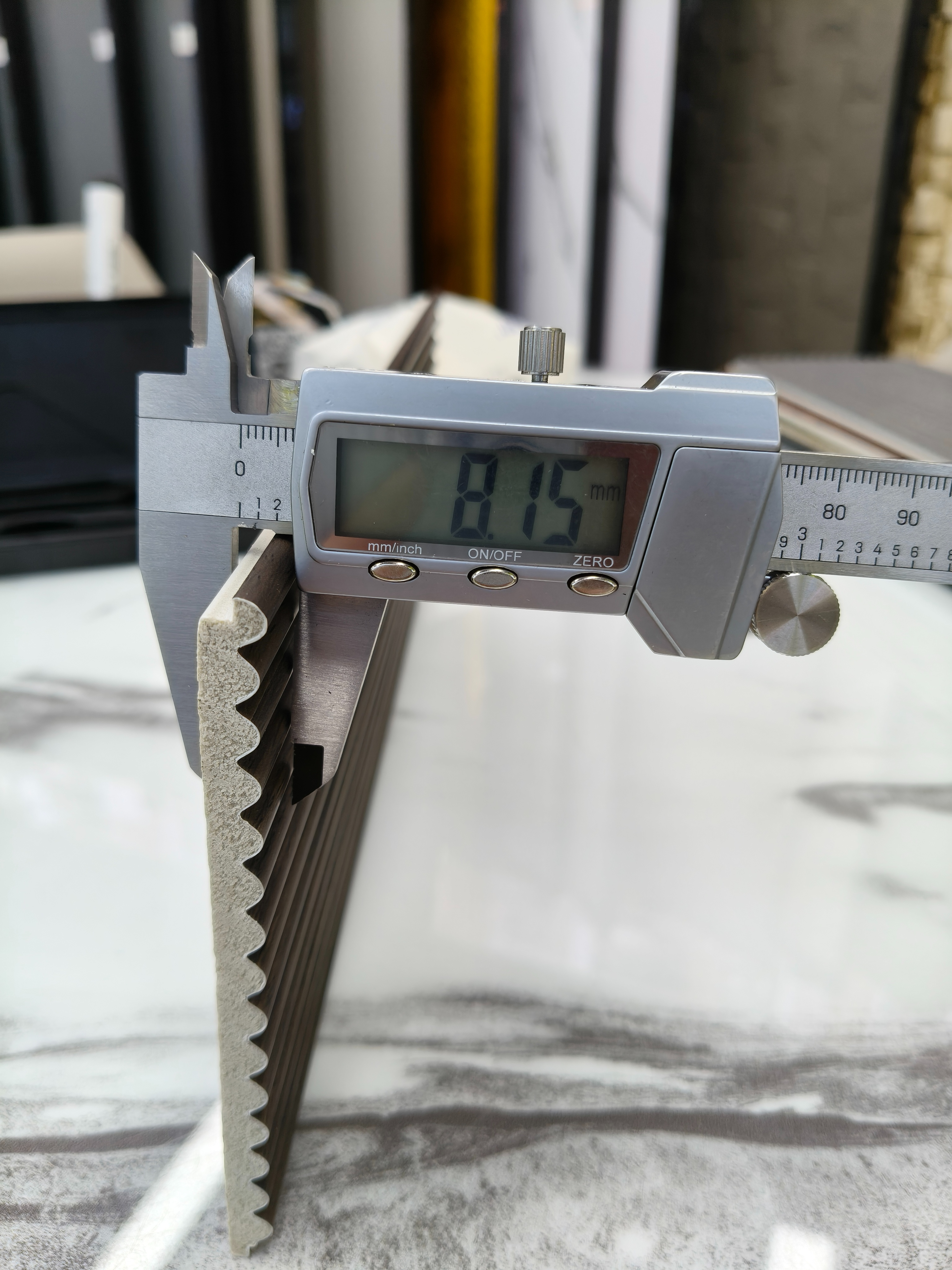 绿生新材料 PS材质格栅板  LSAZ-GSBH 123*7  长度可定制  轻奢风 电视背景墙 沙发背景墙家居必备 详情5