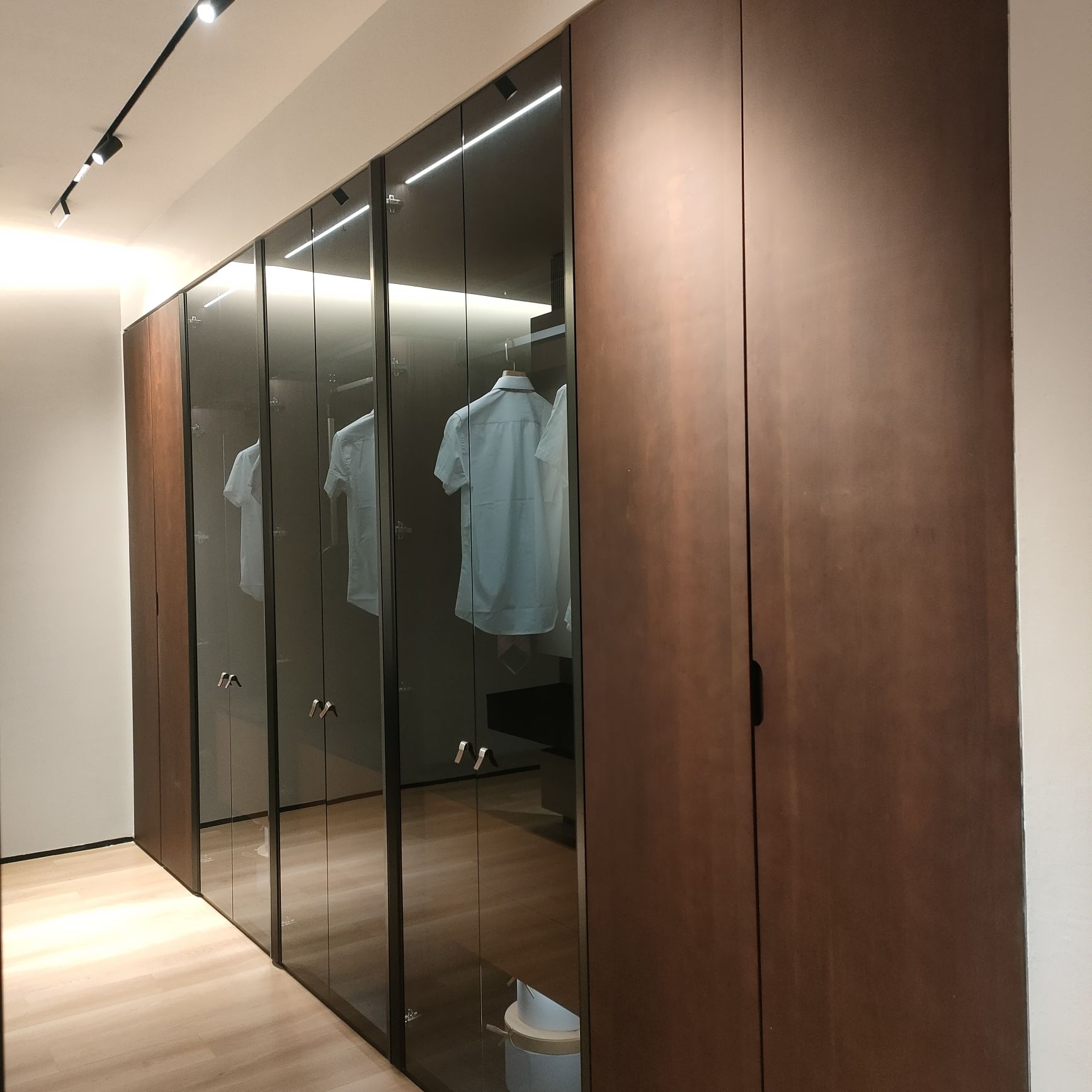 耀居家具全屋定制现代轻奢风衣柜展示柜详情1