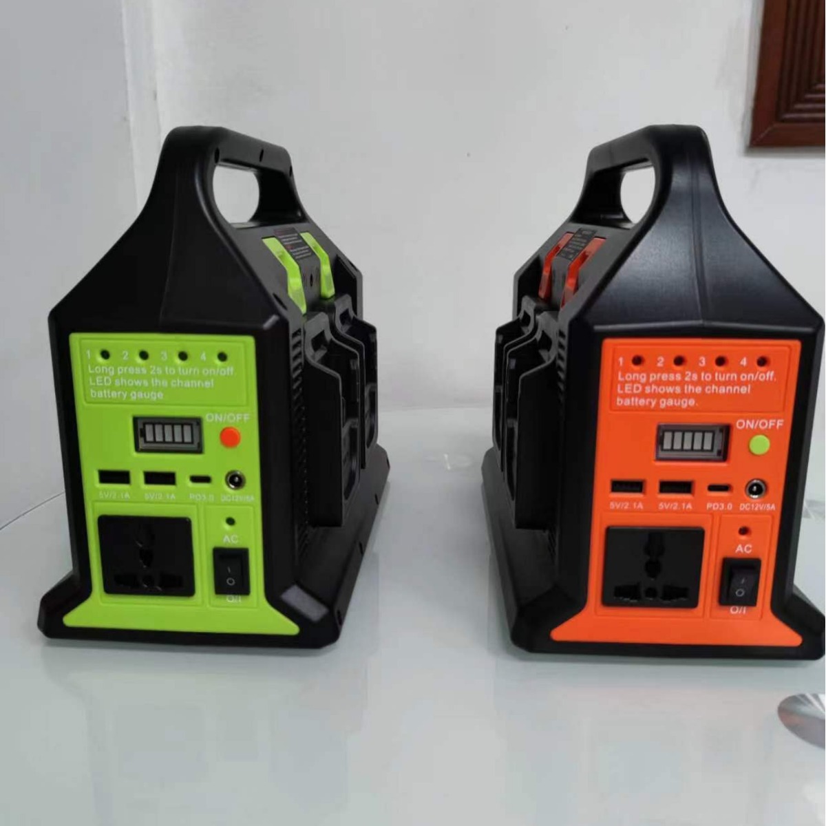 适配牧田得伟米沃奇博世威克士工匠110V/220V 锂电池四通道逆变器详情2