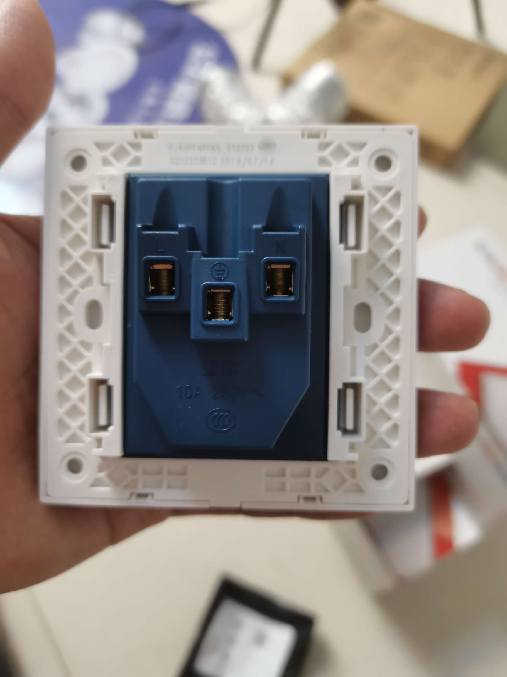 公牛G22满月银系列高晶玻璃家用装饰开关86型安装墙壁暗装多控开关面板五孔插详情14