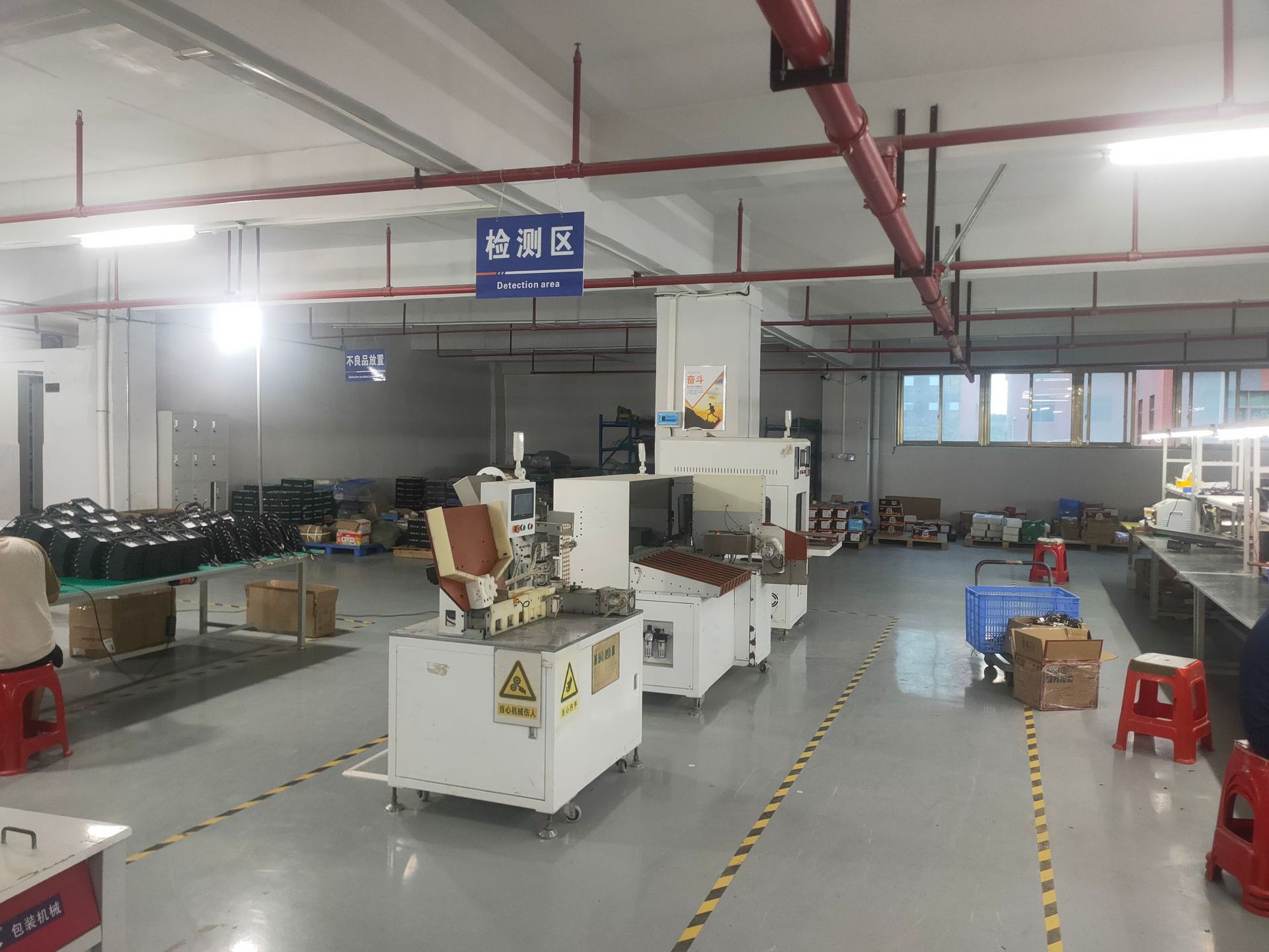 2025新款跨境大功率光控摆摊户外太阳能投光灯LED照明太阳能灯详情10