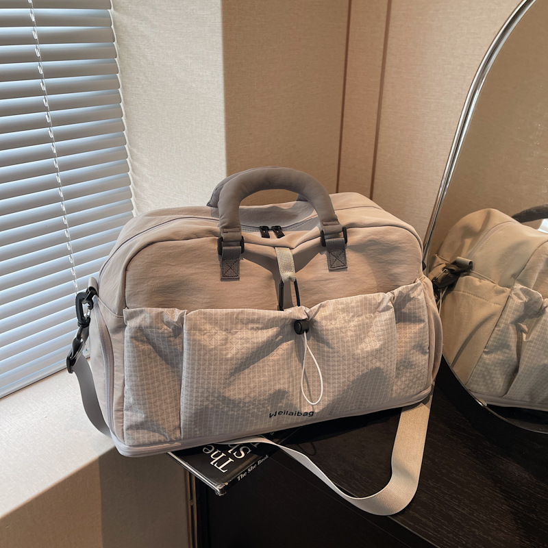 多功能独立鞋仓单肩包外出时尚字母休闲旅行包大容量新款斜跨包包