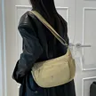 Colorful Fox休闲尼龙斜跨包女轻便多隔层大容量防泼水单肩通勤包缩略图 2