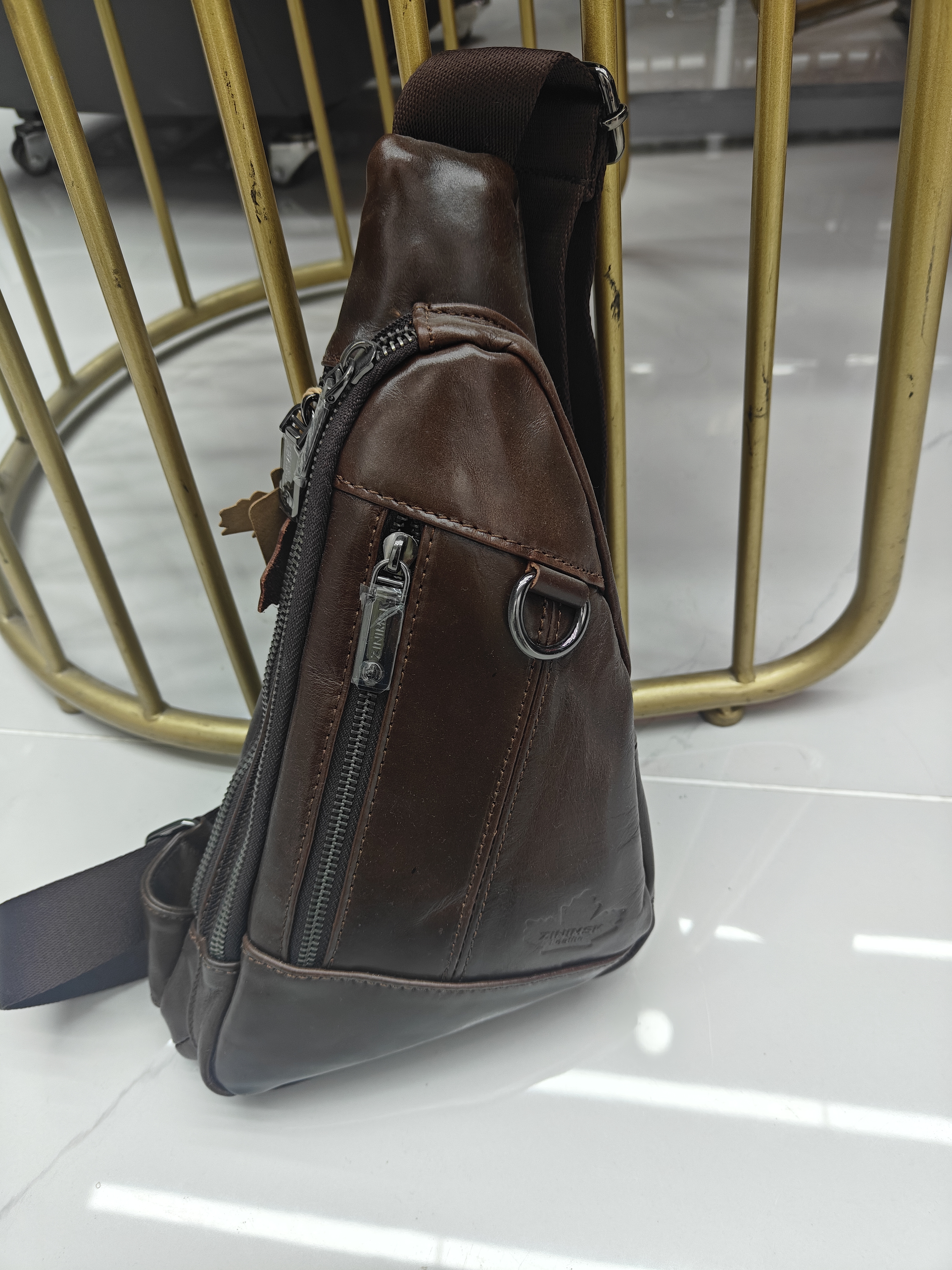  真皮胸包 多功能斜挎包 休闲时尚款