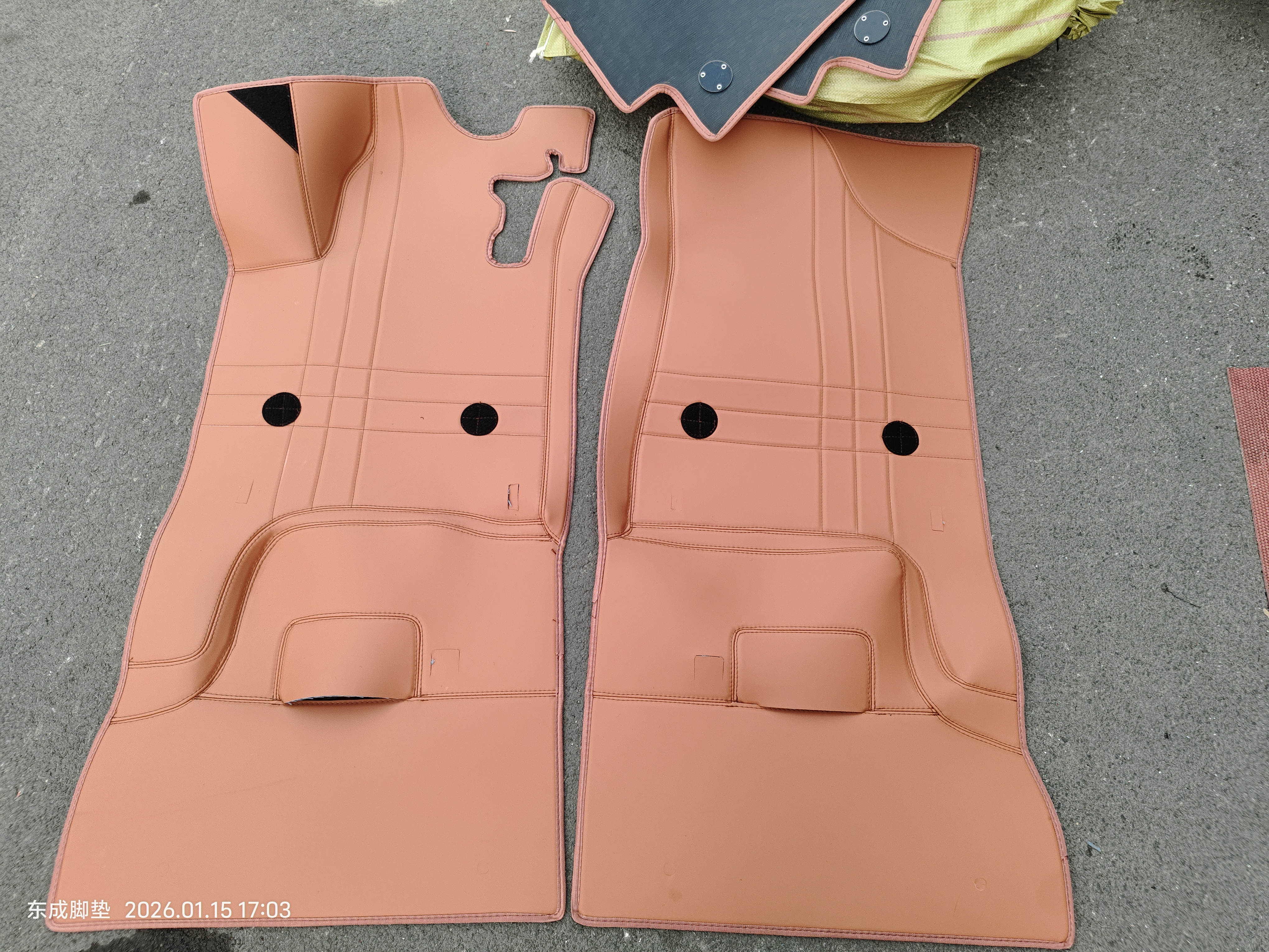 脚垫 橙色皮革材质 防水防滑款 车内专用