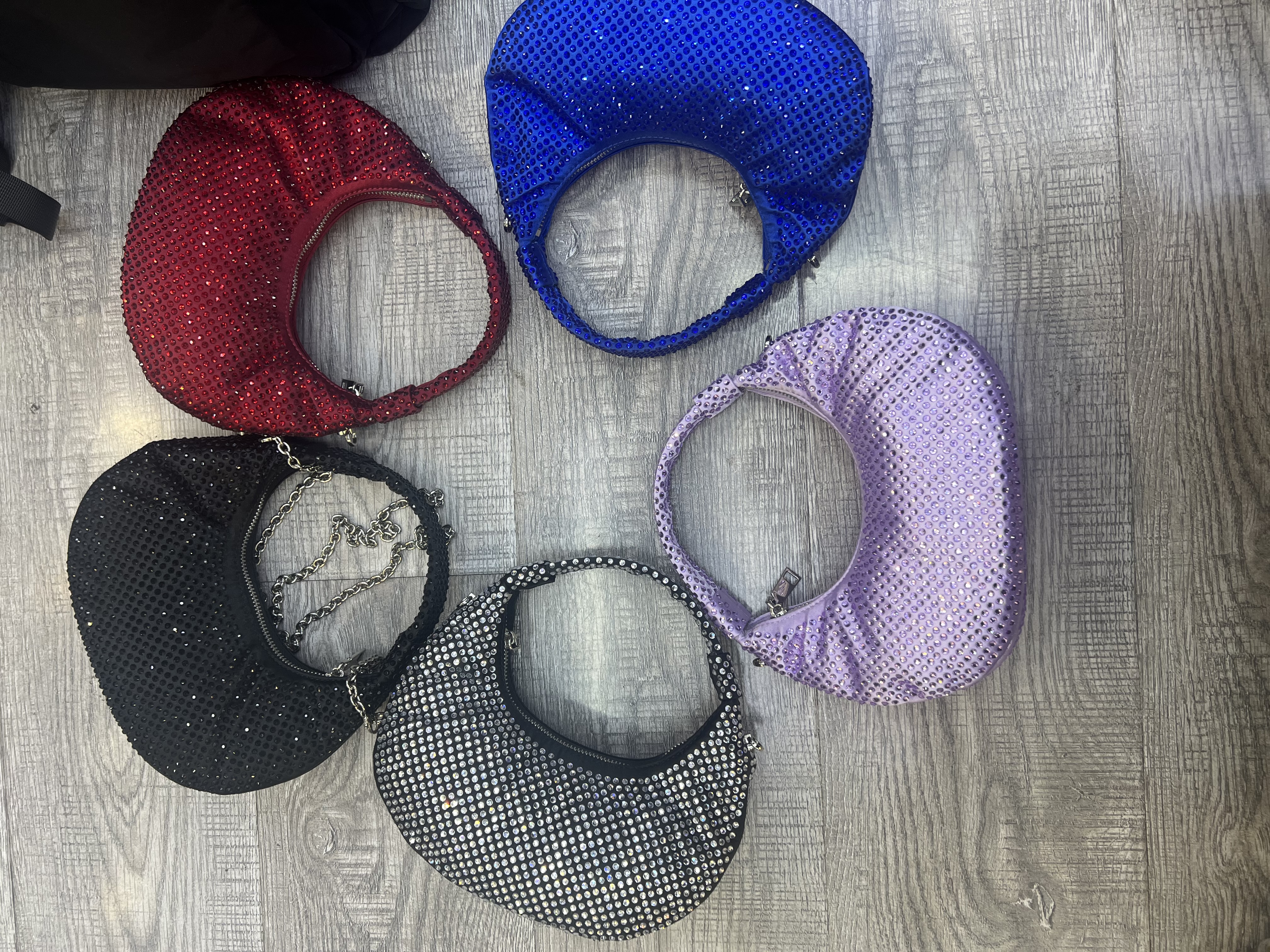 镶钻手拿包 小巧精致 五种颜色 搭配链条肩带