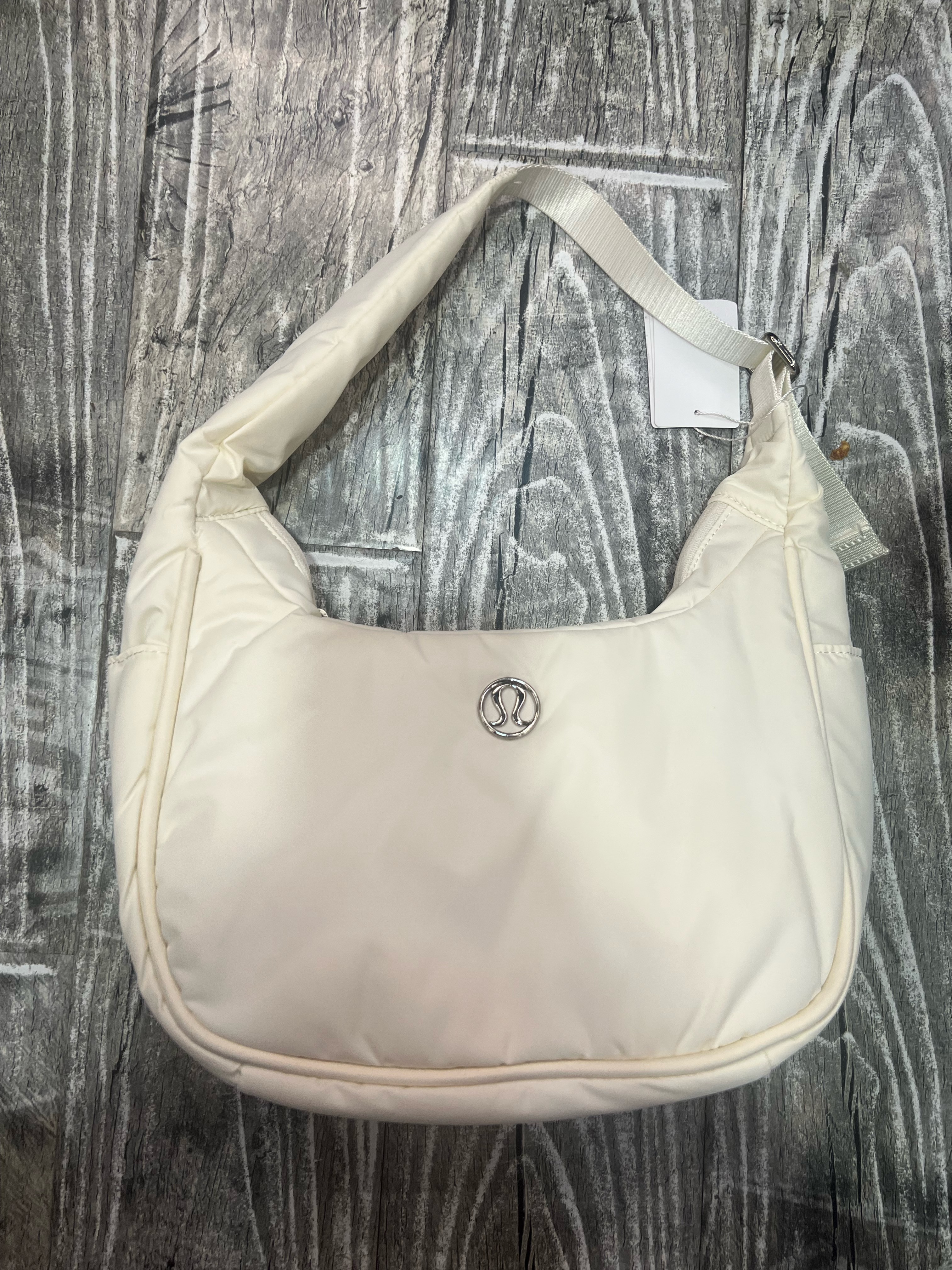 Lululemon 白色绗缝单肩包 休闲通勤款