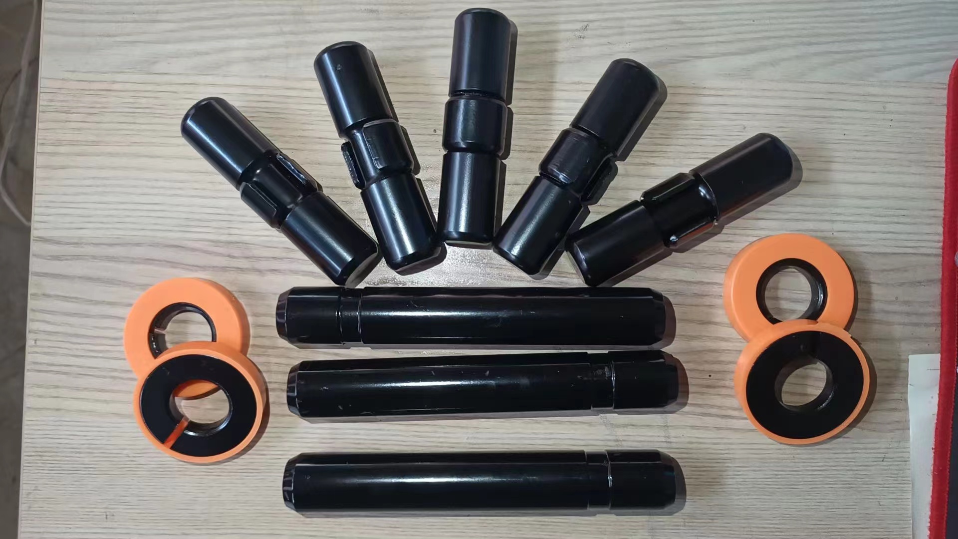 挖掘机耐磨斗齿销 PC60PC120 黑色配件