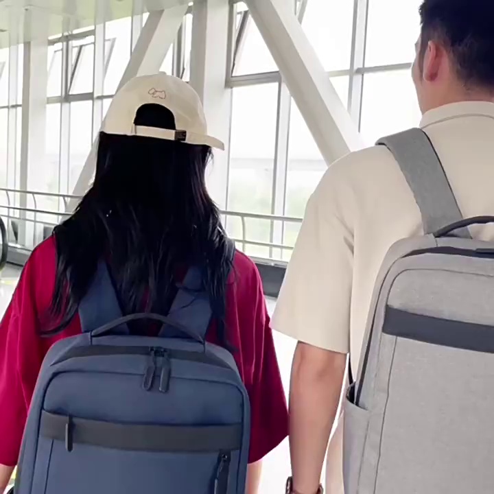 多隔层户外复古帆布包双肩包男士旅行书包大容量电脑背包现货代发缩略图 1