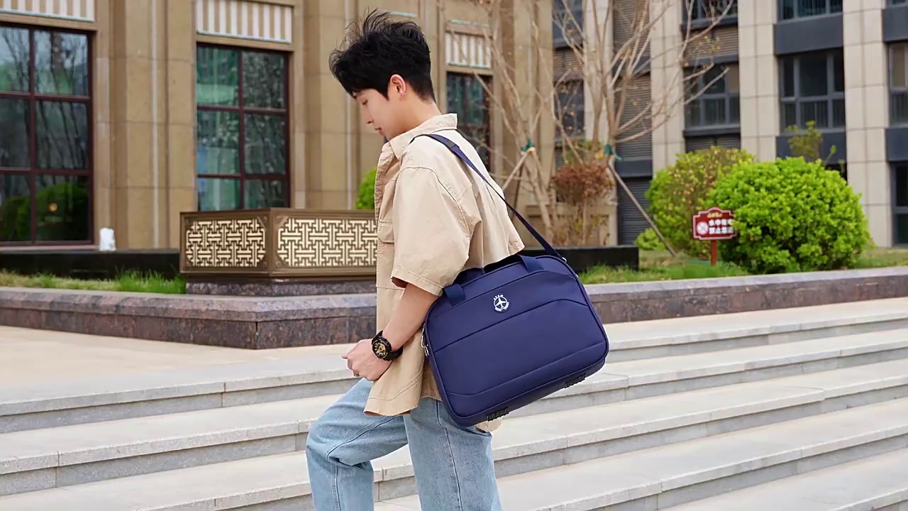 大容量旅行袋简约运动健身包户外短途旅行出差收纳登机包轻便耐用缩略图 1