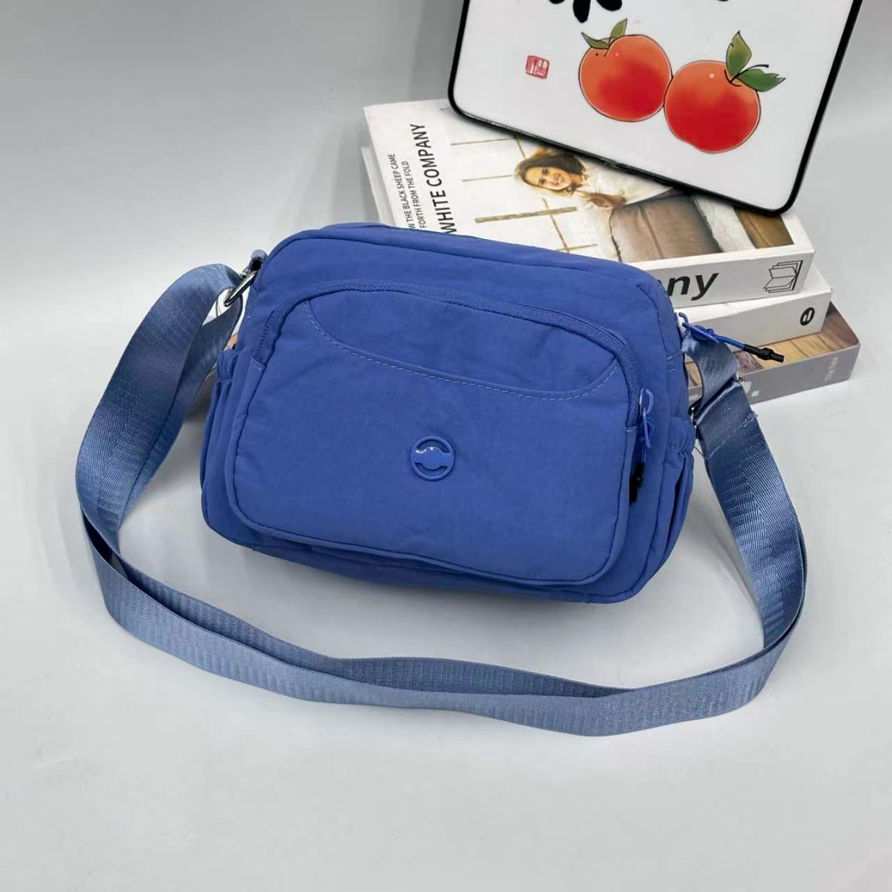 红色尼龙斜挎包 多功能口袋 便携单肩包详情图5