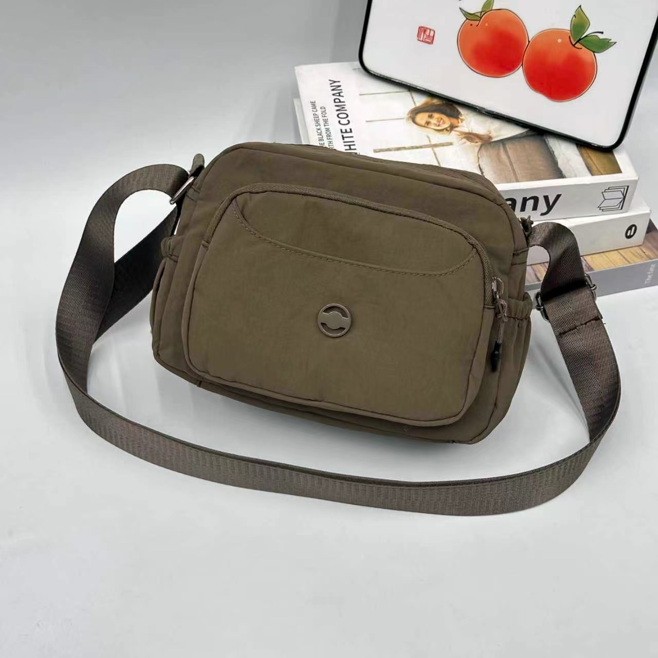 红色尼龙斜挎包 多功能口袋 便携单肩包详情图6